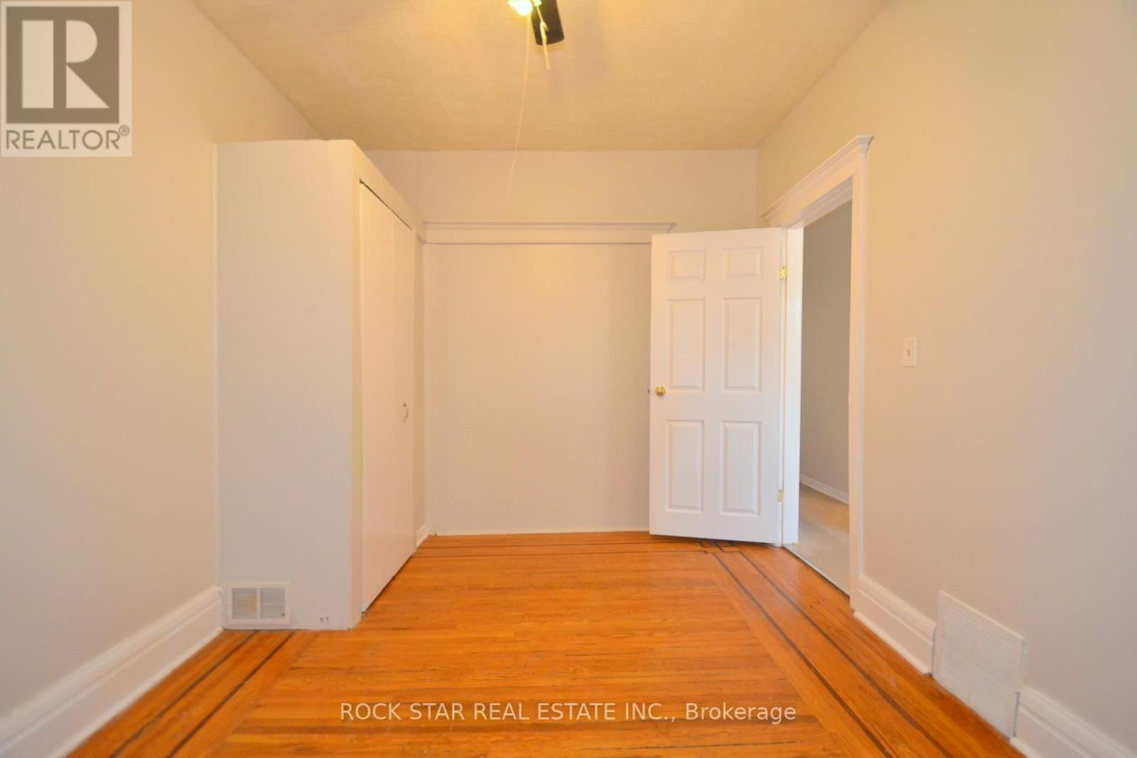 58 ERIE AVENUE Image 15