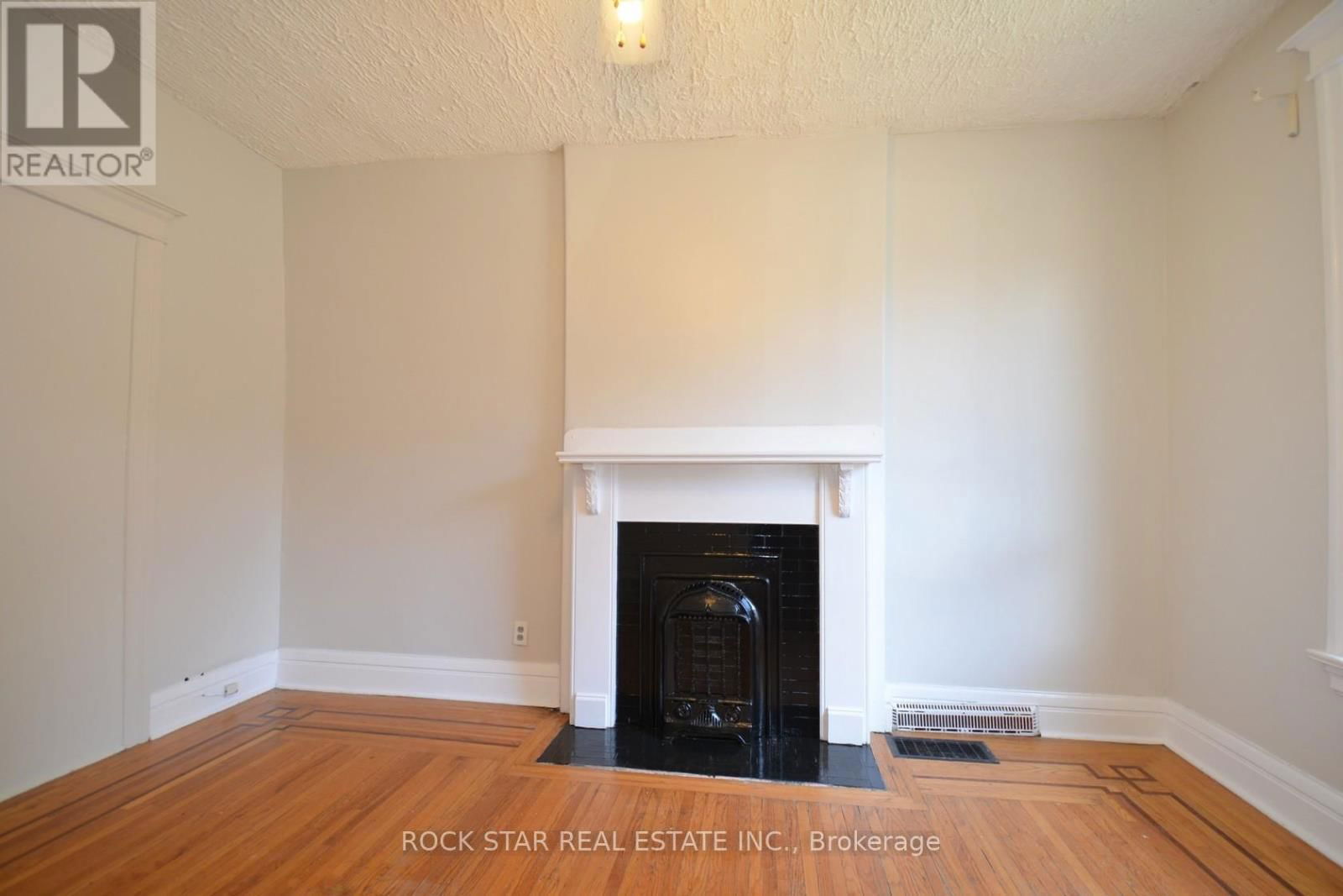 58 ERIE AVENUE Image 16