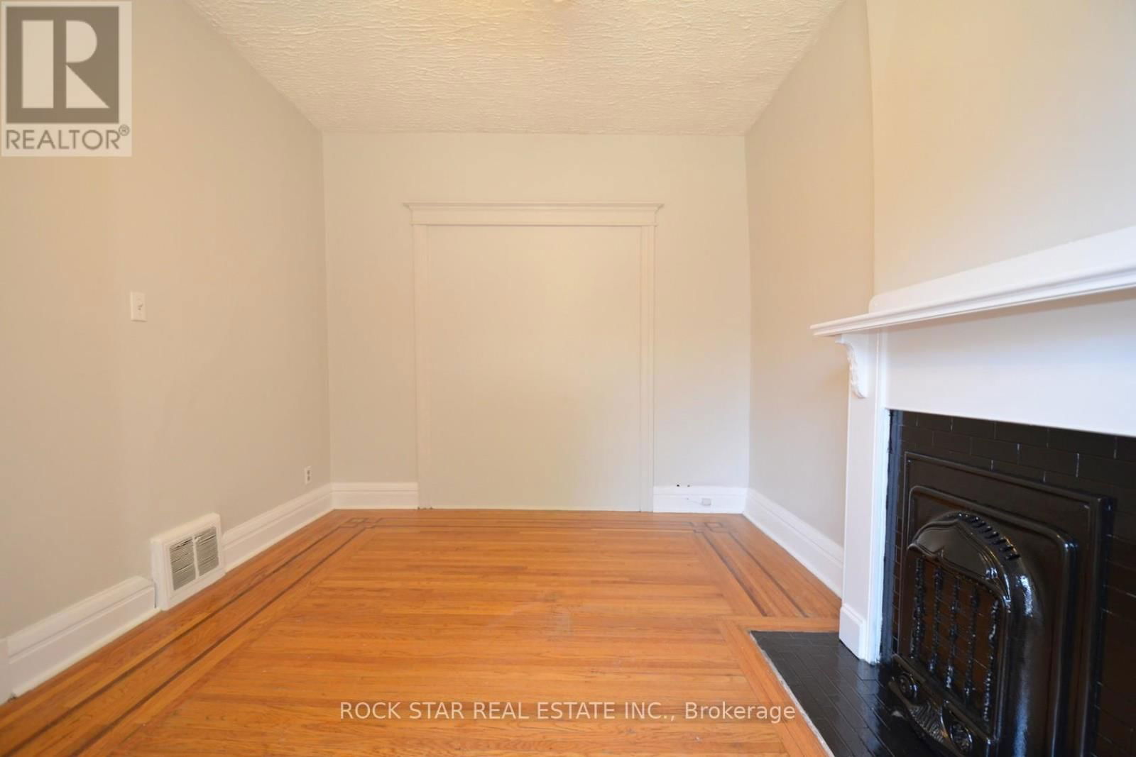 58 ERIE AVENUE Image 17
