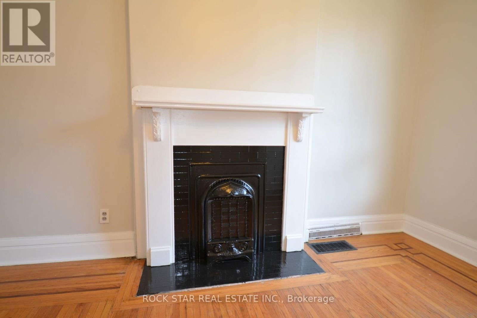 58 ERIE AVENUE Image 19