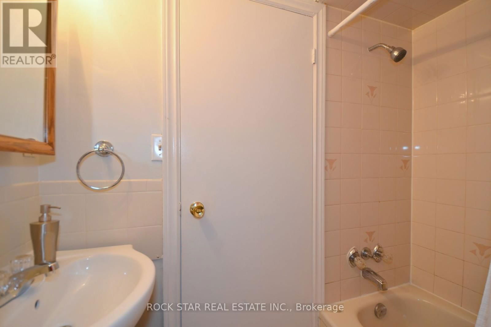 58 ERIE AVENUE Image 23