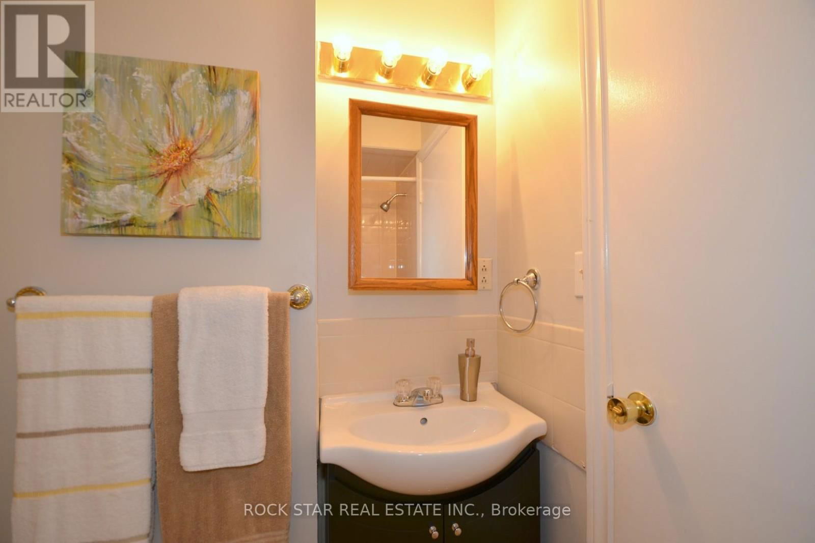 58 ERIE AVENUE Image 24