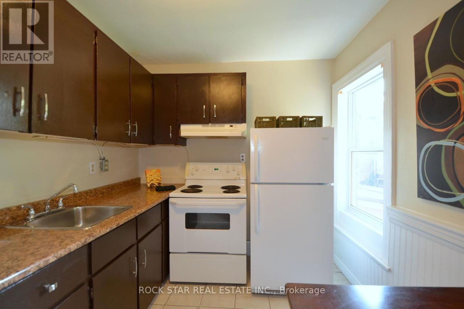 58 ERIE AVENUE Image 25