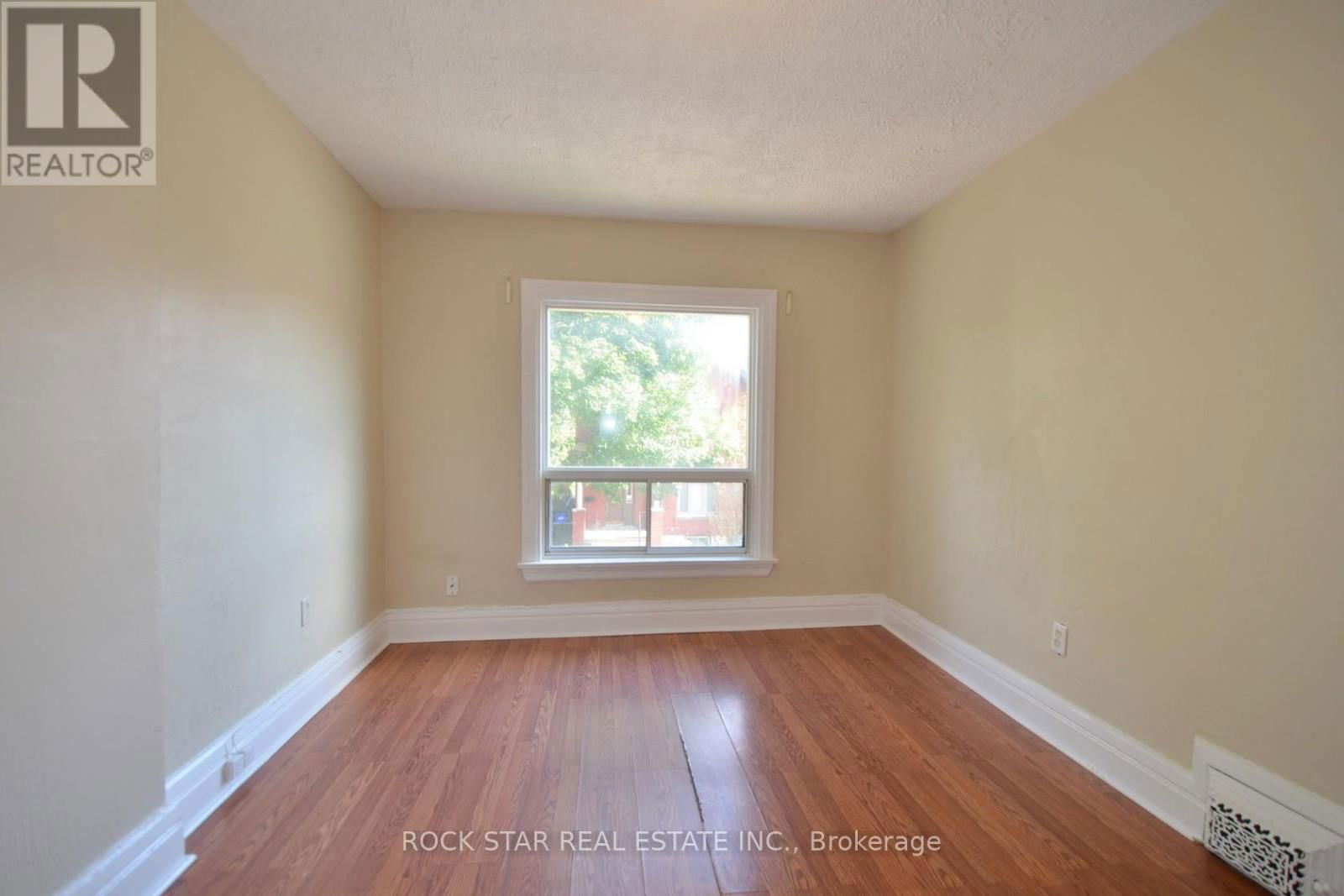 58 ERIE AVENUE Image 29