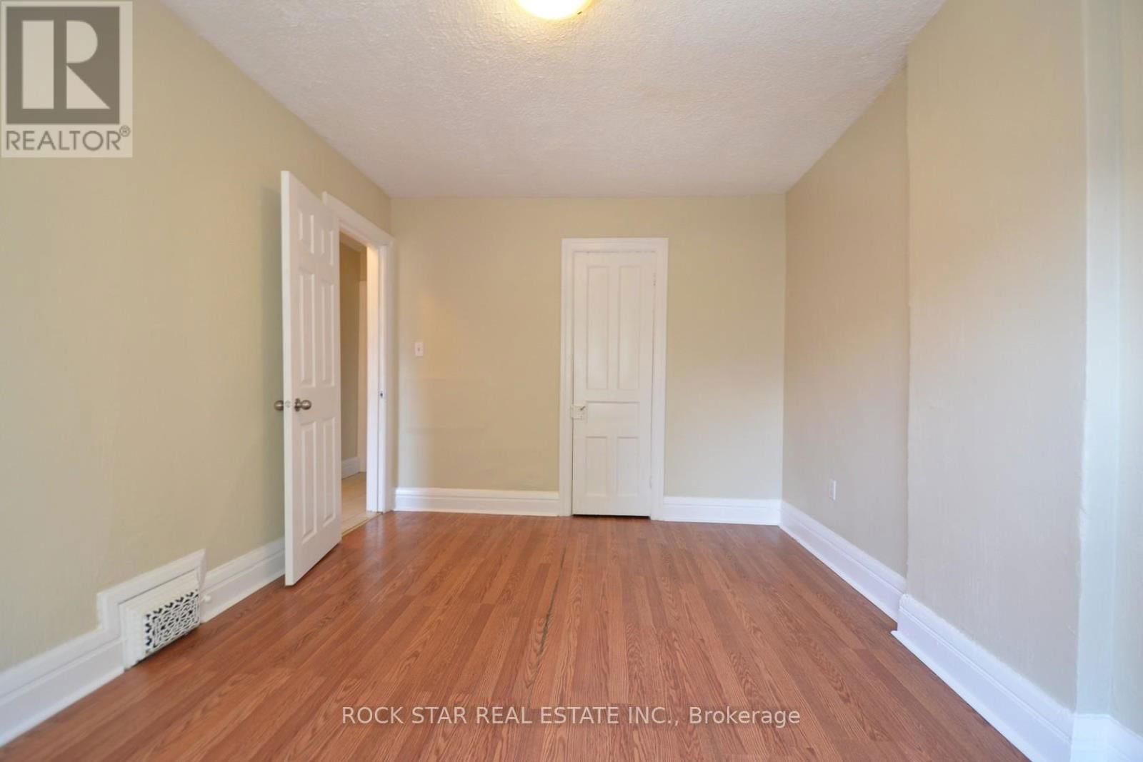 58 ERIE AVENUE Image 30