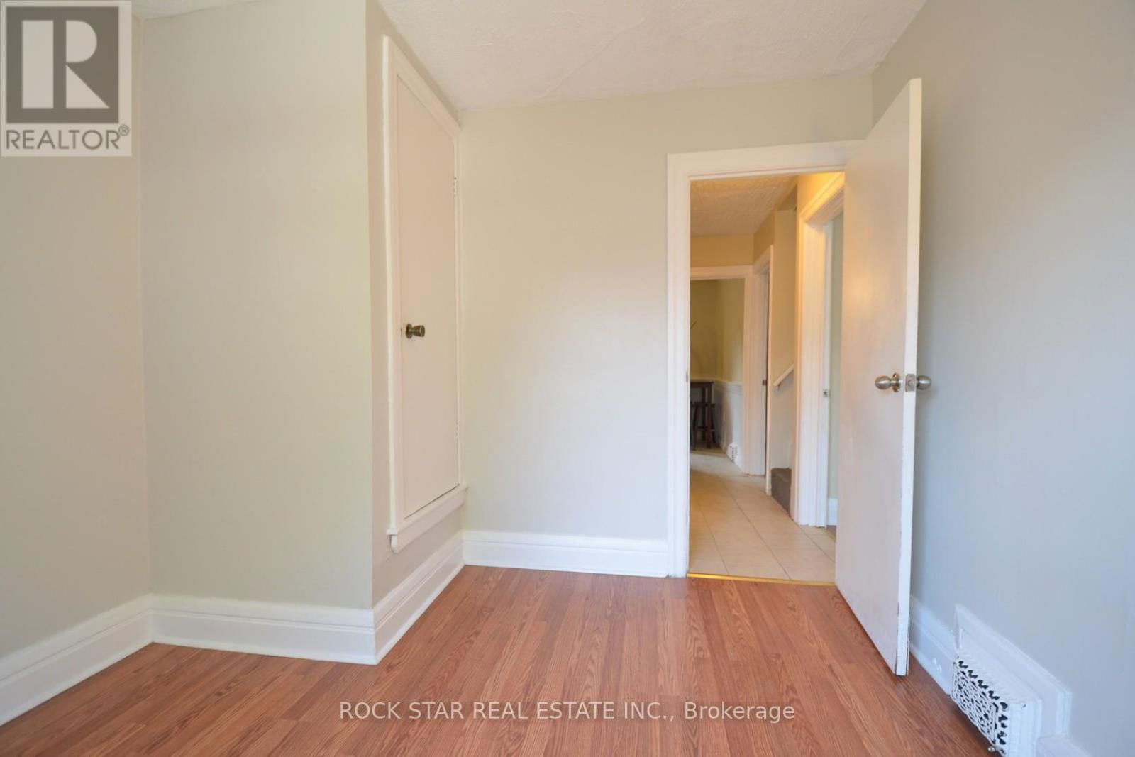 58 ERIE AVENUE Image 32