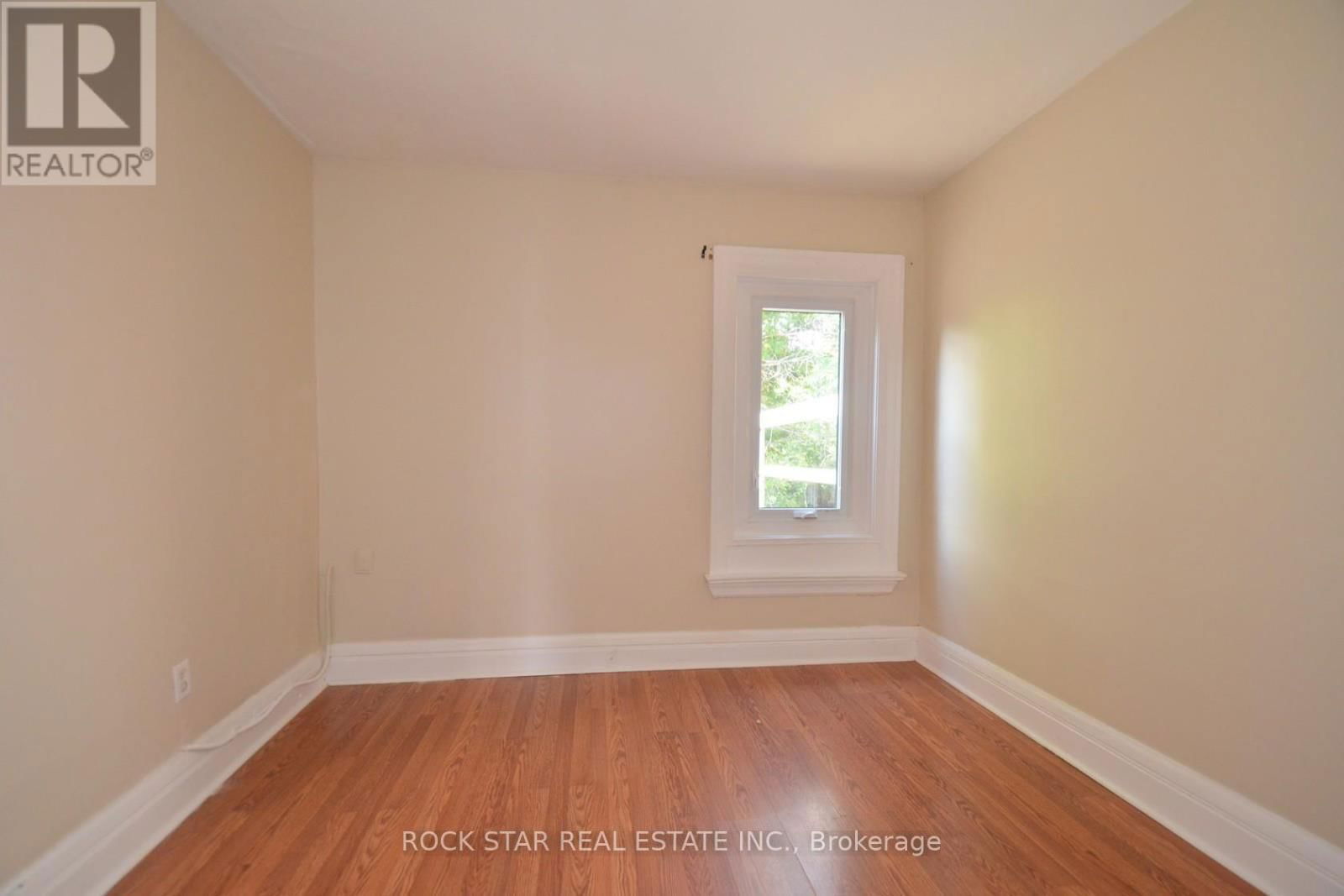 58 ERIE AVENUE Image 33