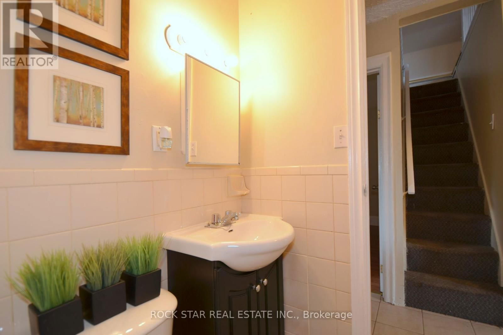 58 ERIE AVENUE Image 36