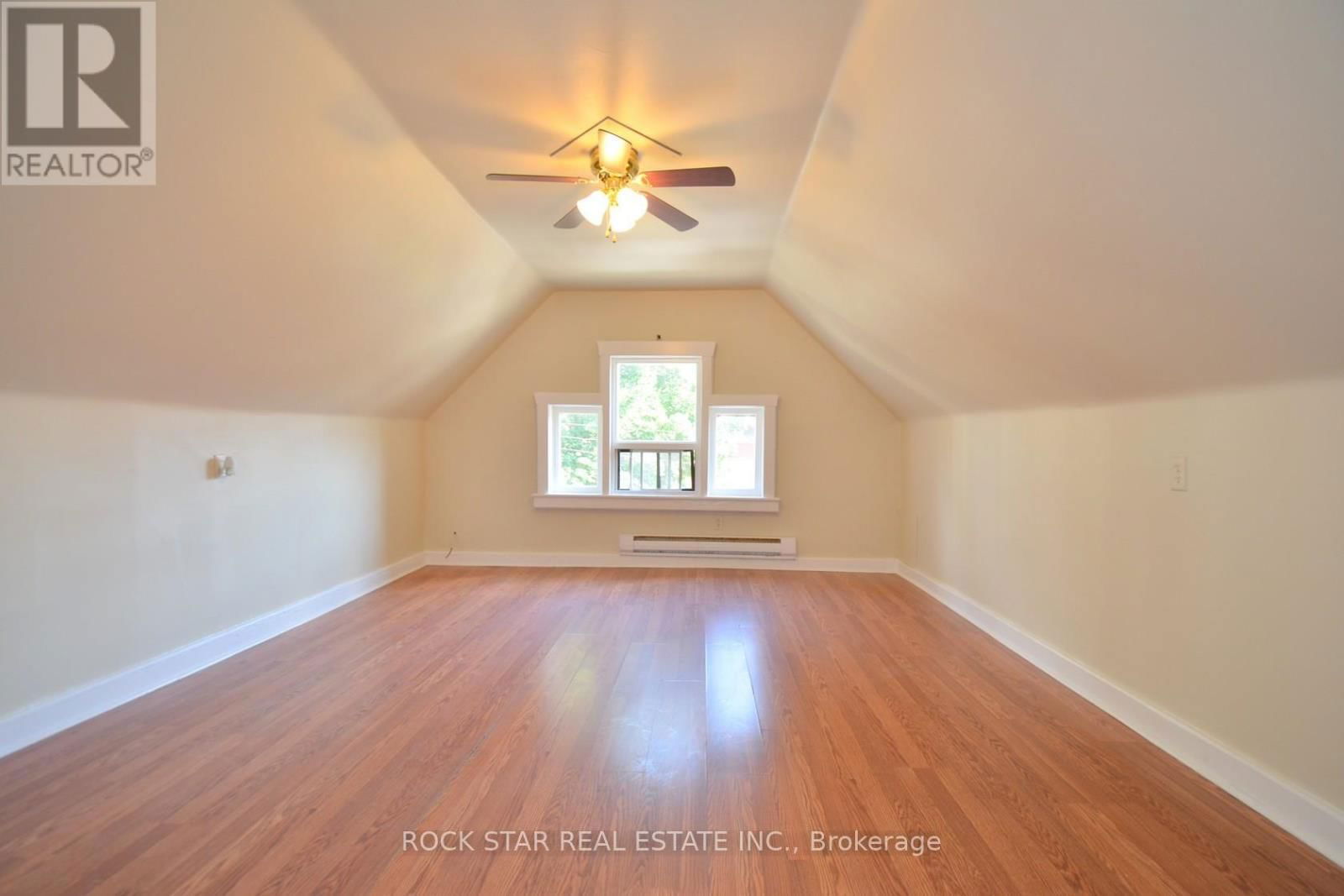 58 ERIE AVENUE Image 37