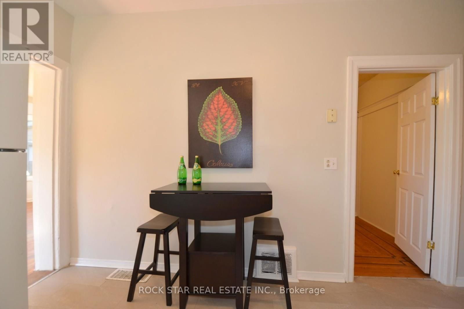 58 ERIE AVENUE Image 8