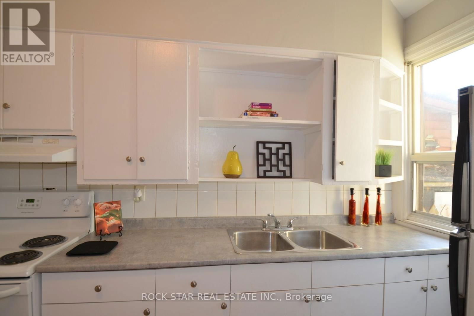 58 ERIE AVENUE Image 9