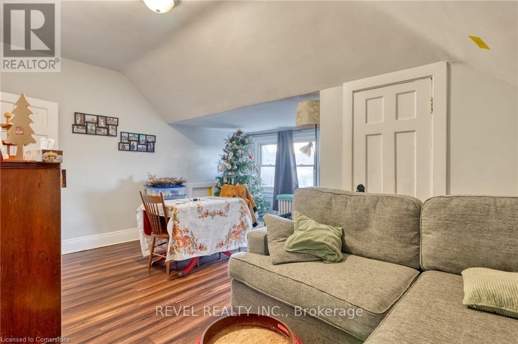 93 BARNESDALE BOULEVARD Image 17