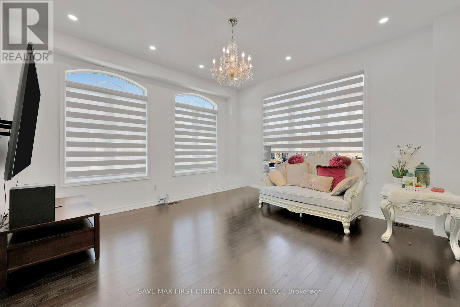 1 ROWLEY STREET Image 10