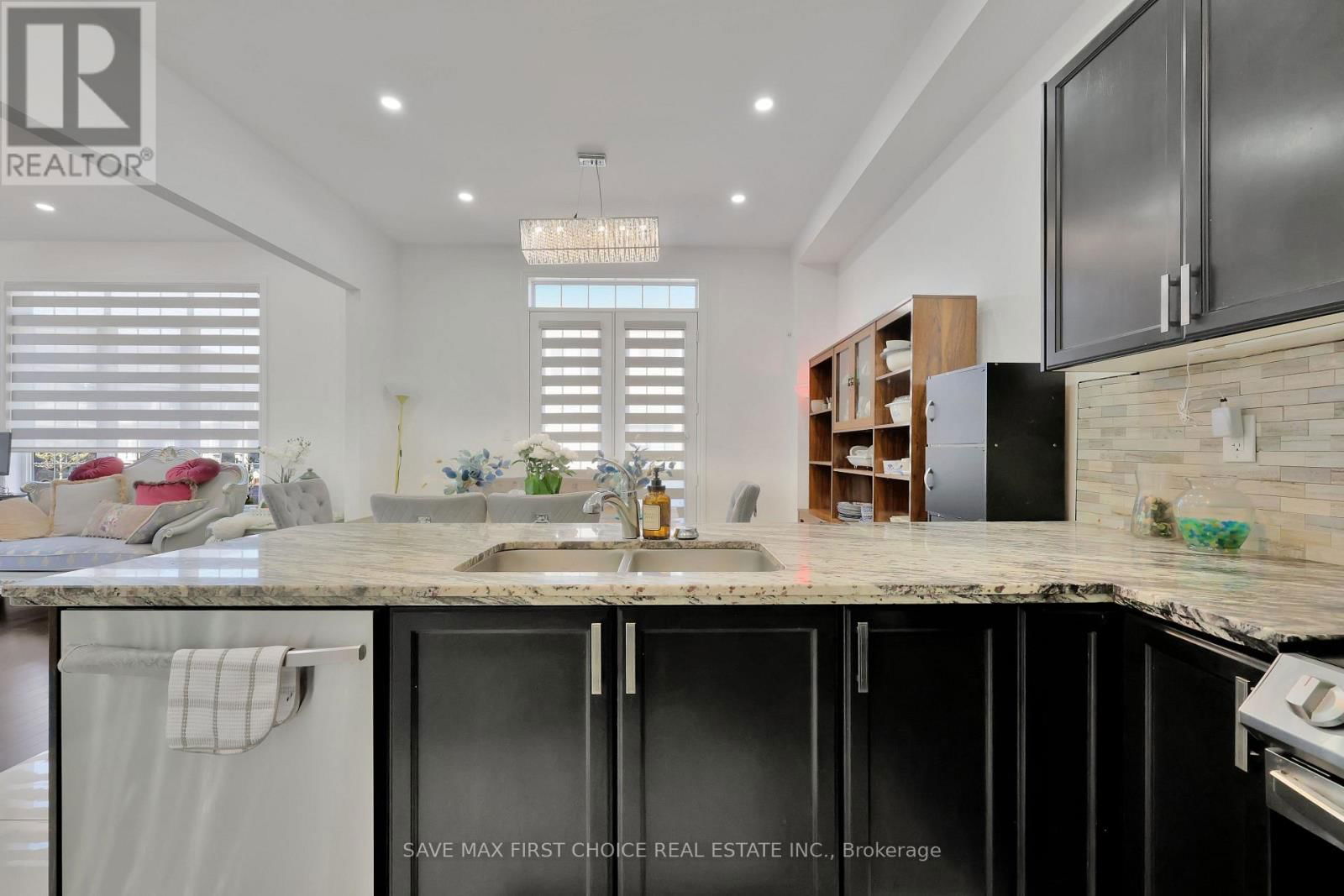 1 ROWLEY STREET Image 15