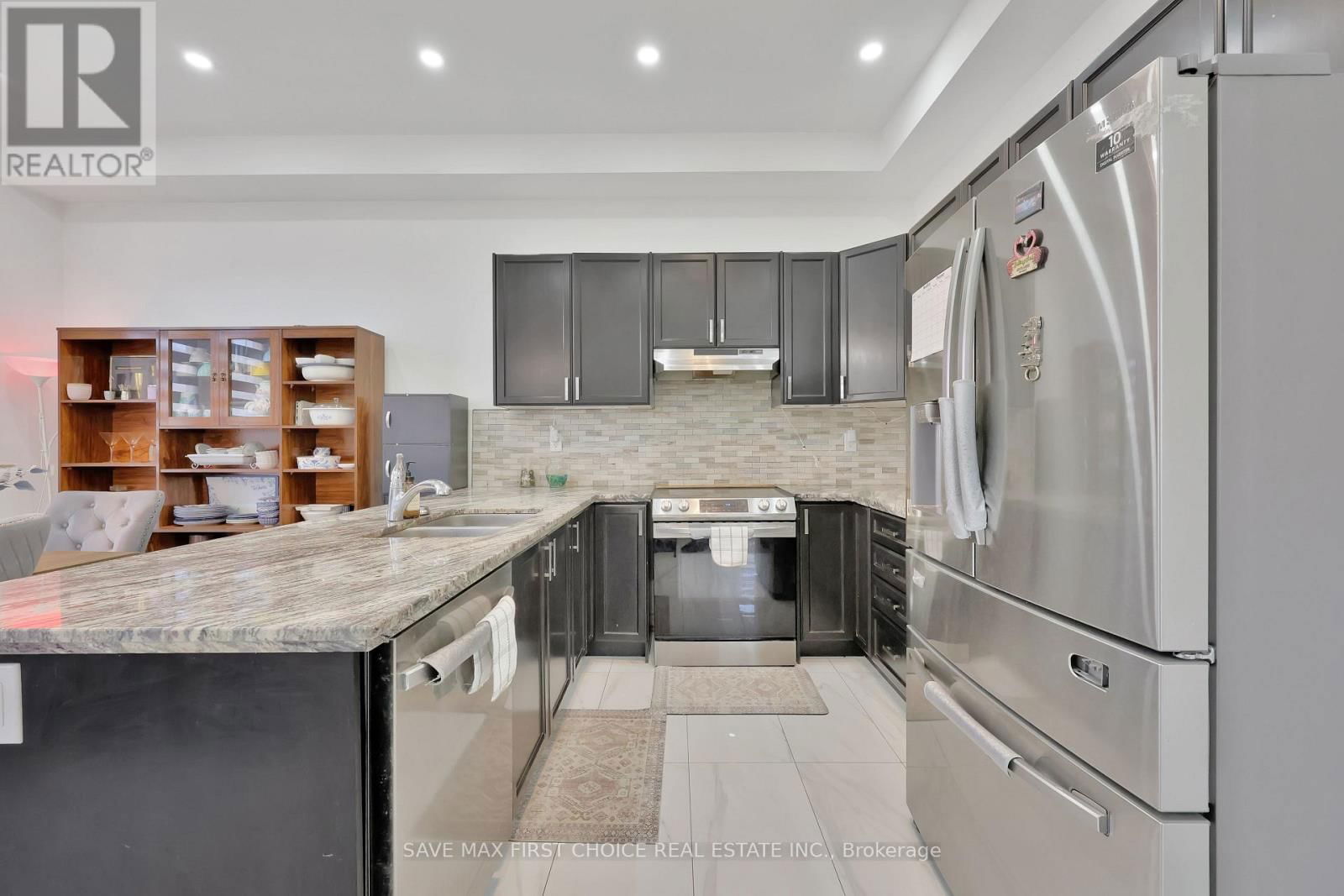1 ROWLEY STREET Image 16