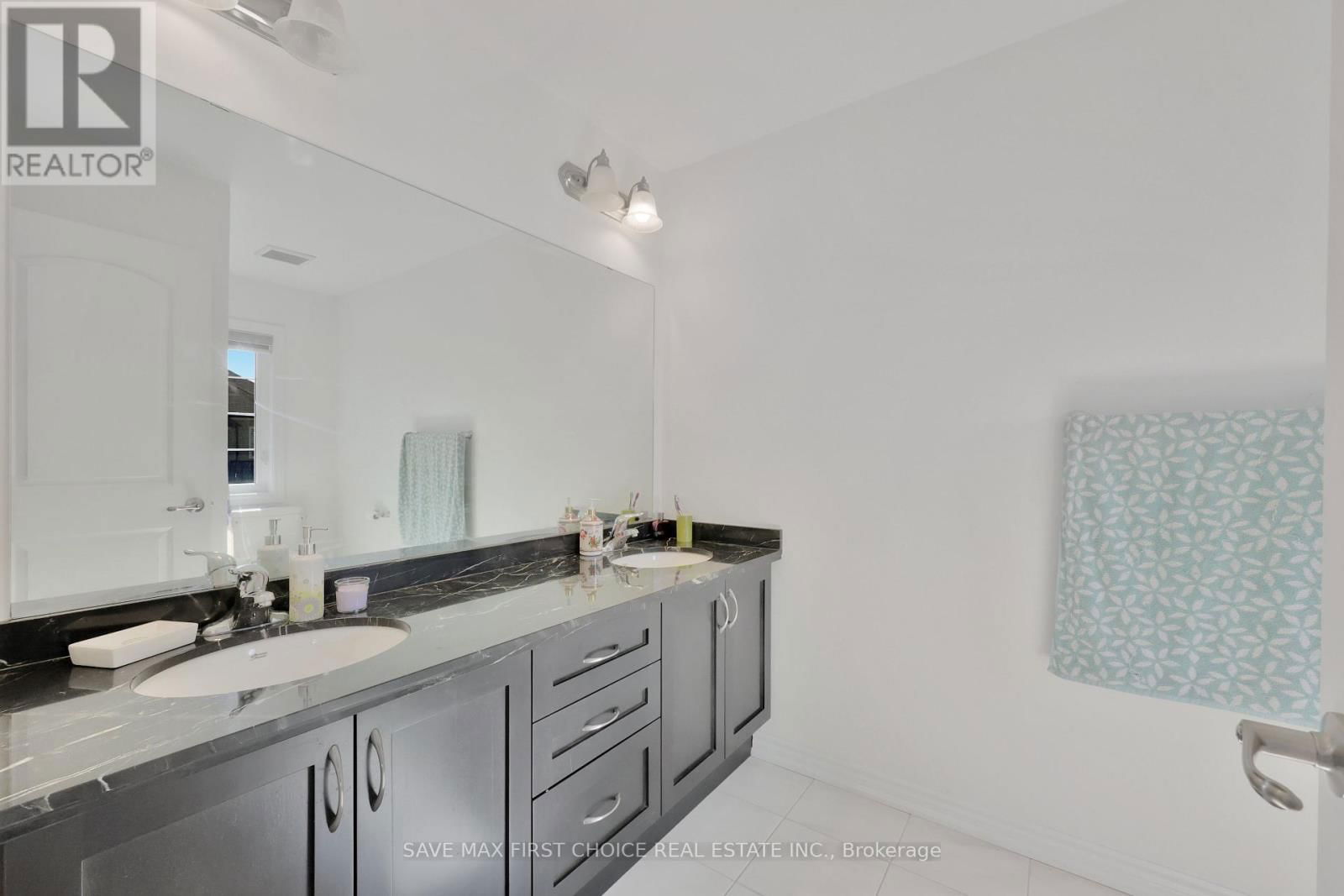1 ROWLEY STREET Image 25