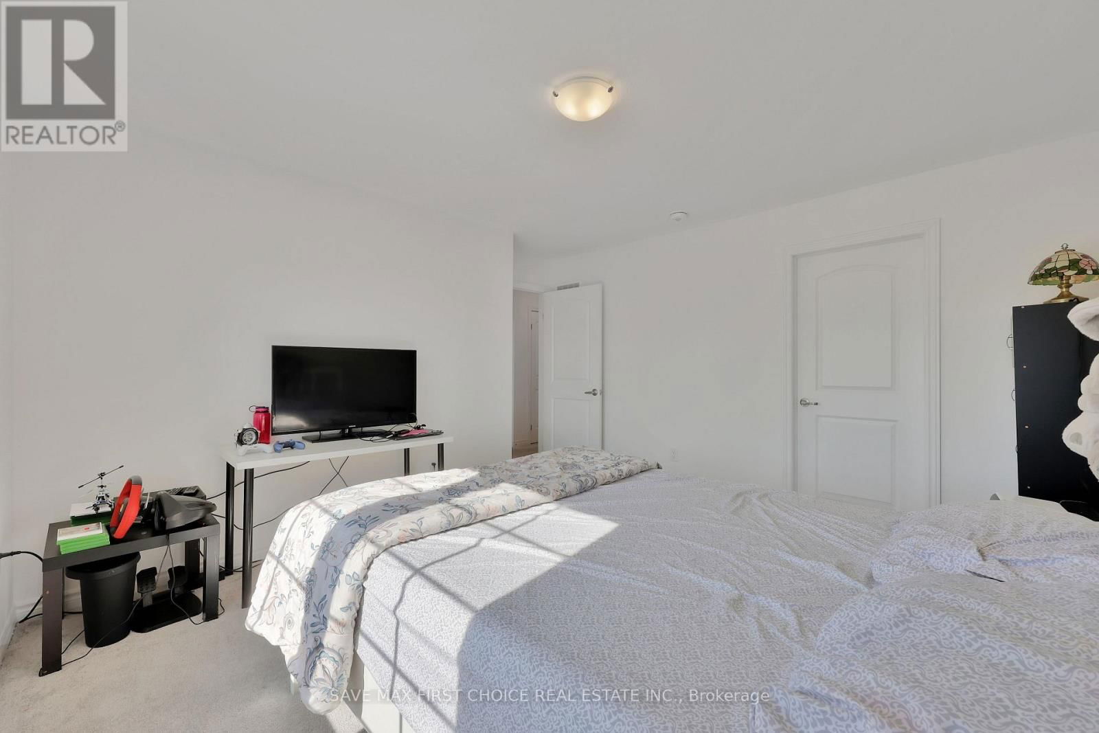 1 ROWLEY STREET Image 29