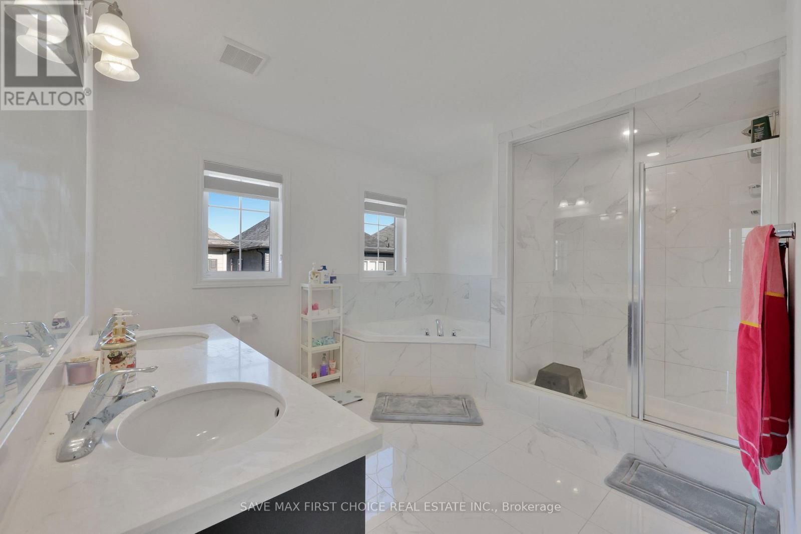 1 ROWLEY STREET Image 36