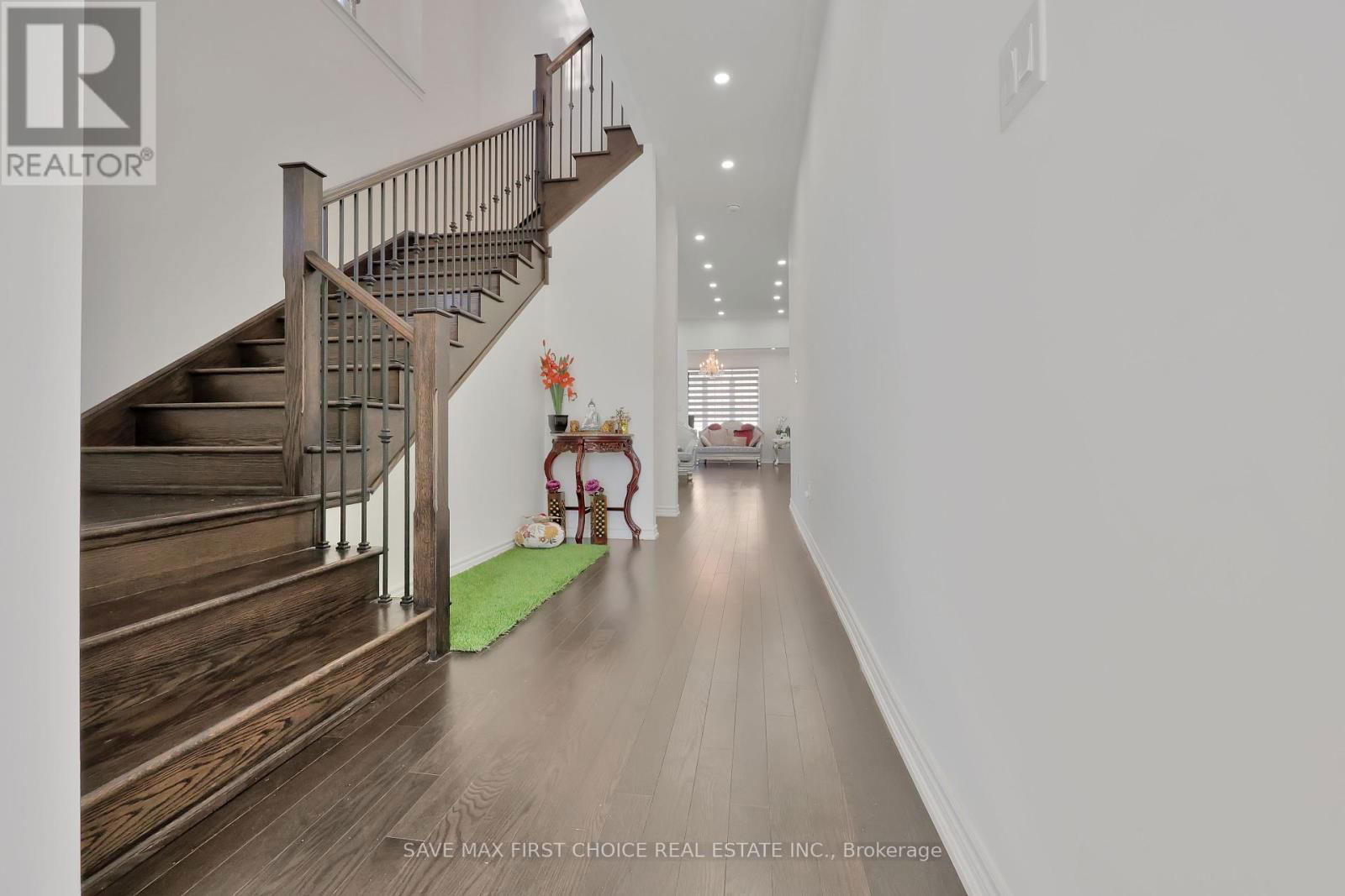 1 ROWLEY STREET Image 7