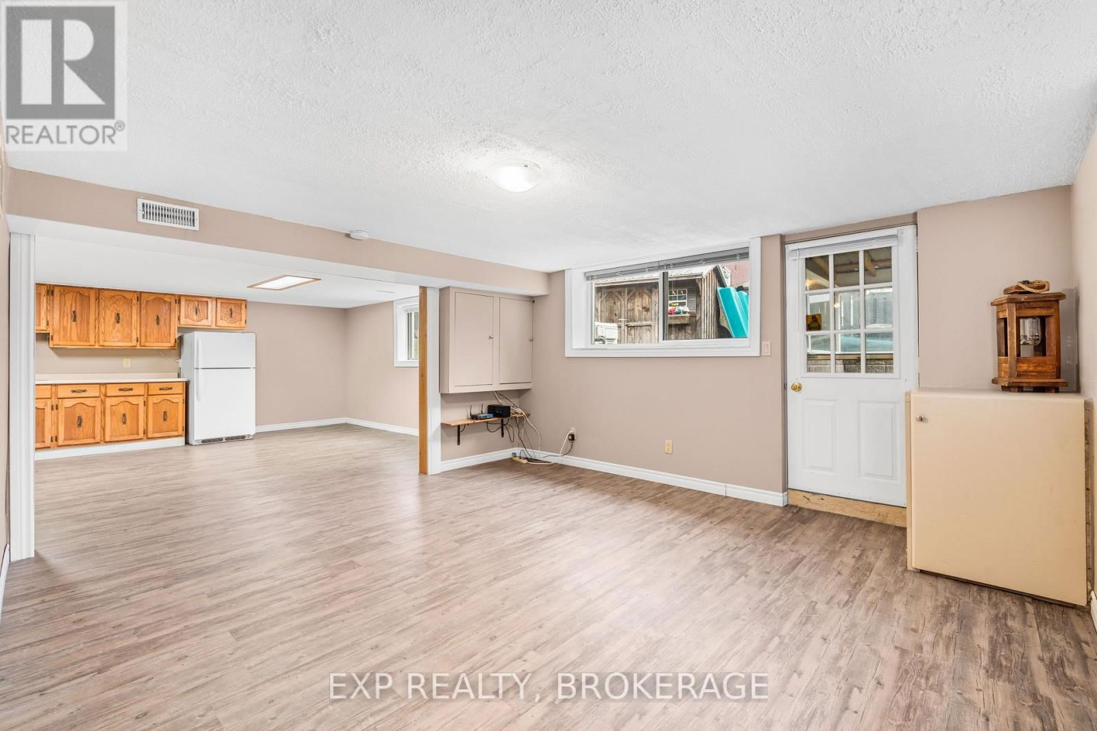 103 WILLOWBANK ROAD EAST Image 31