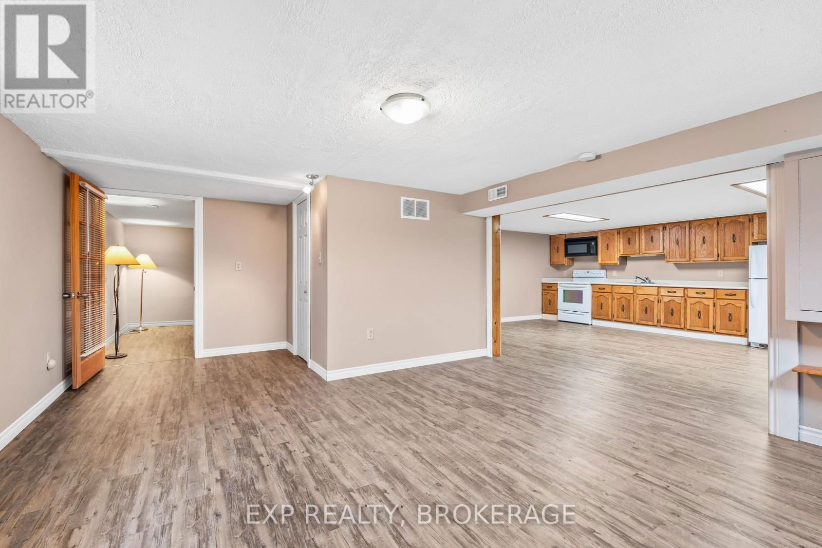 103 WILLOWBANK ROAD EAST Image 32
