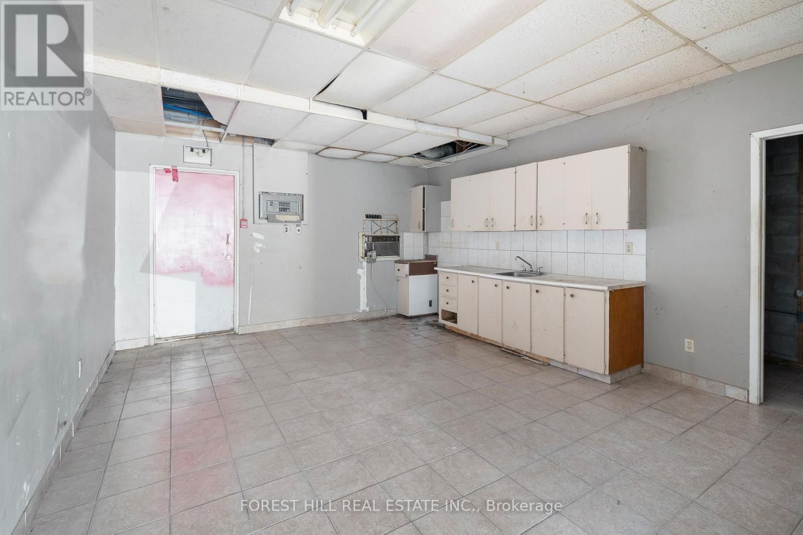 2024 DUFFERIN AVENUE Image 17