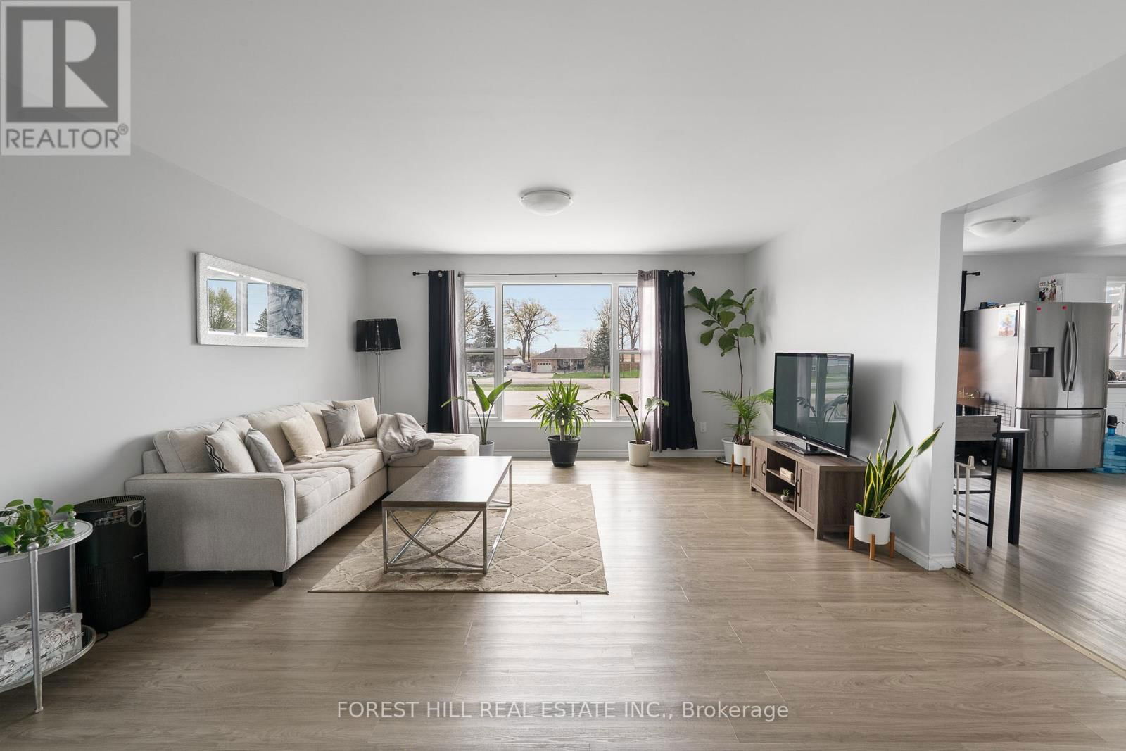 2024 DUFFERIN AVENUE Image 26