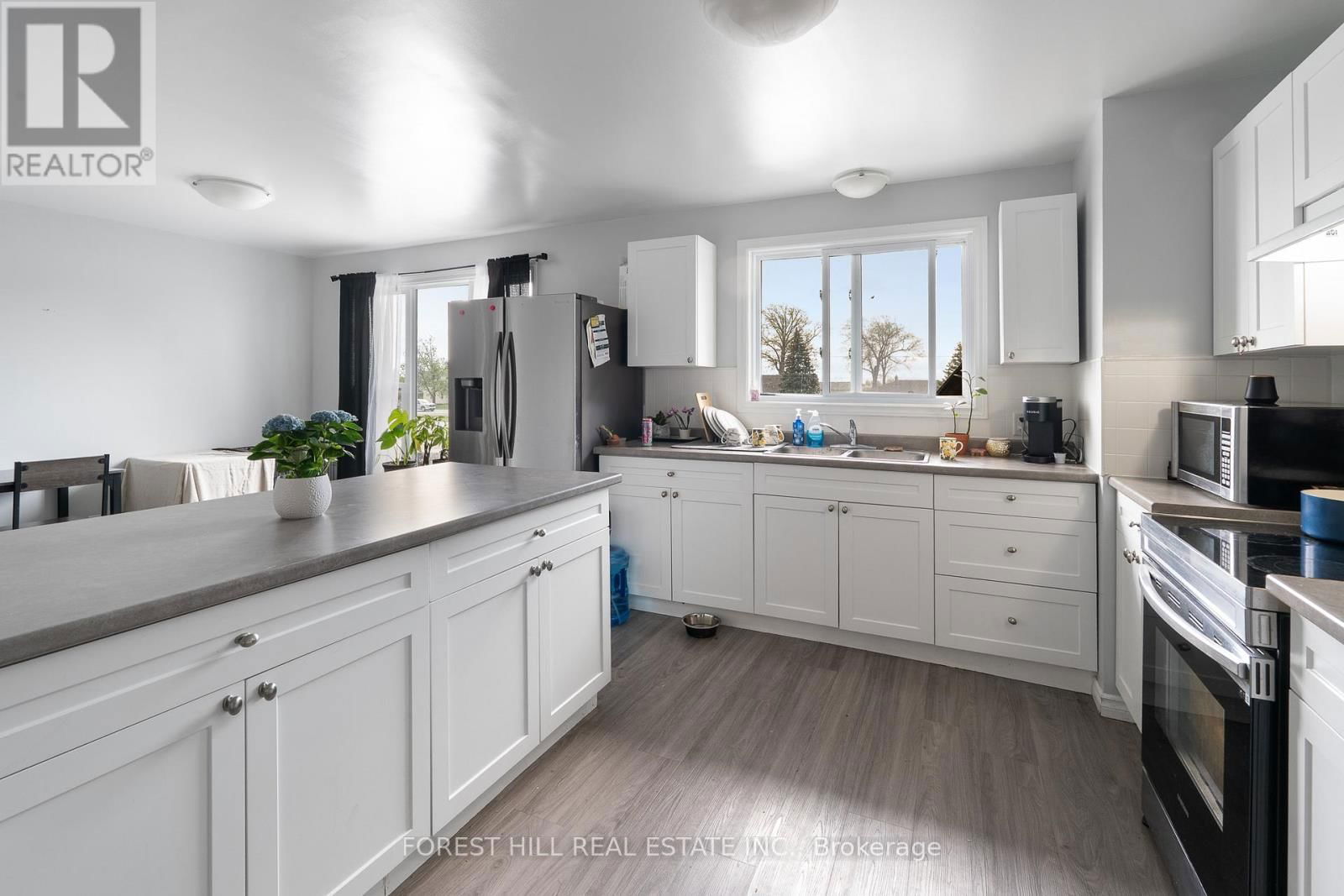 2024 DUFFERIN AVENUE Image 32