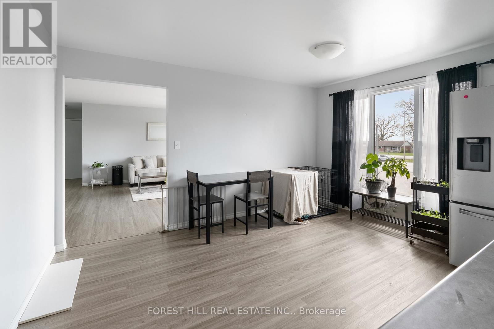 2024 DUFFERIN AVENUE Image 33