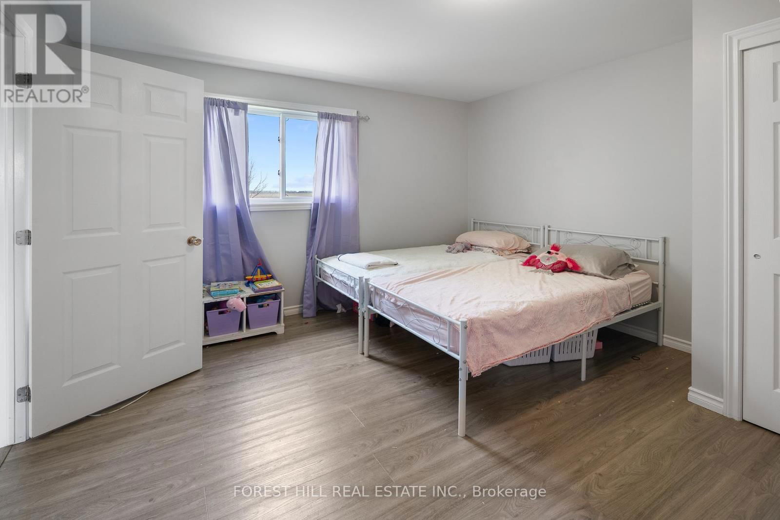 2024 DUFFERIN AVENUE Image 35