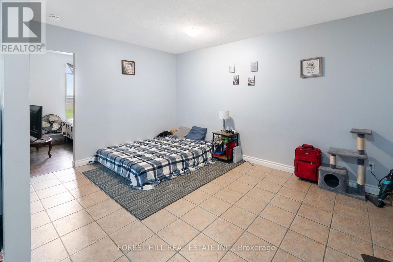 2024 DUFFERIN AVENUE Image 39