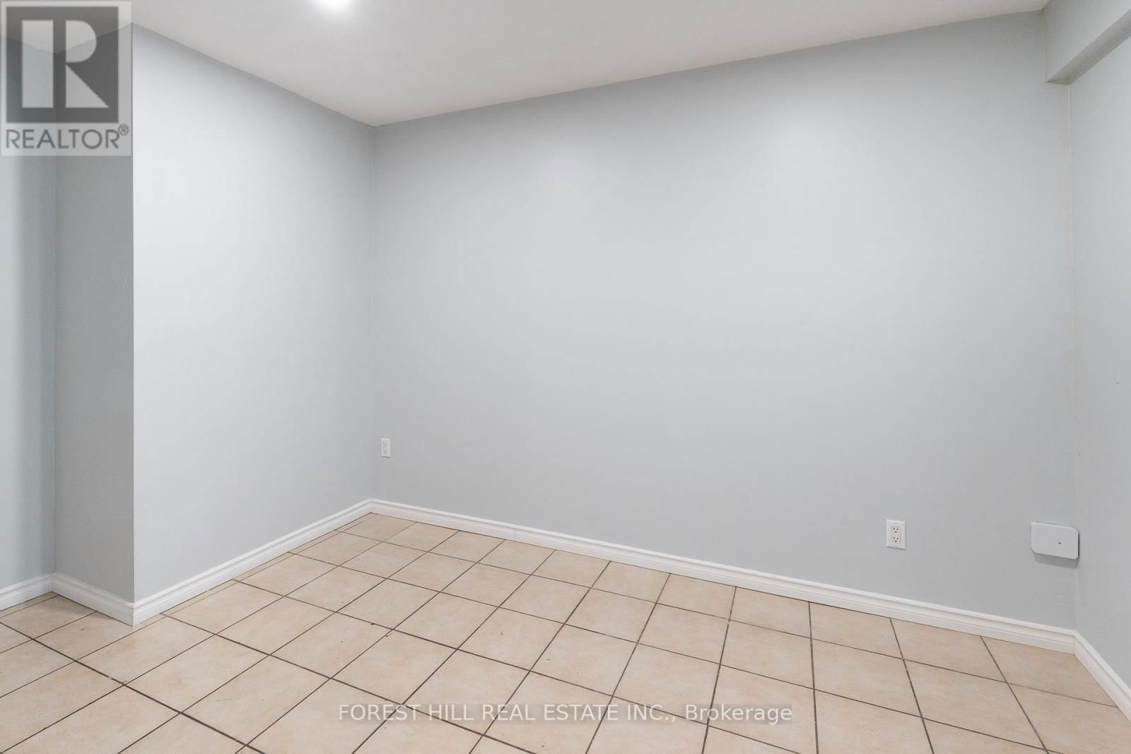 2024 DUFFERIN AVENUE Image 43