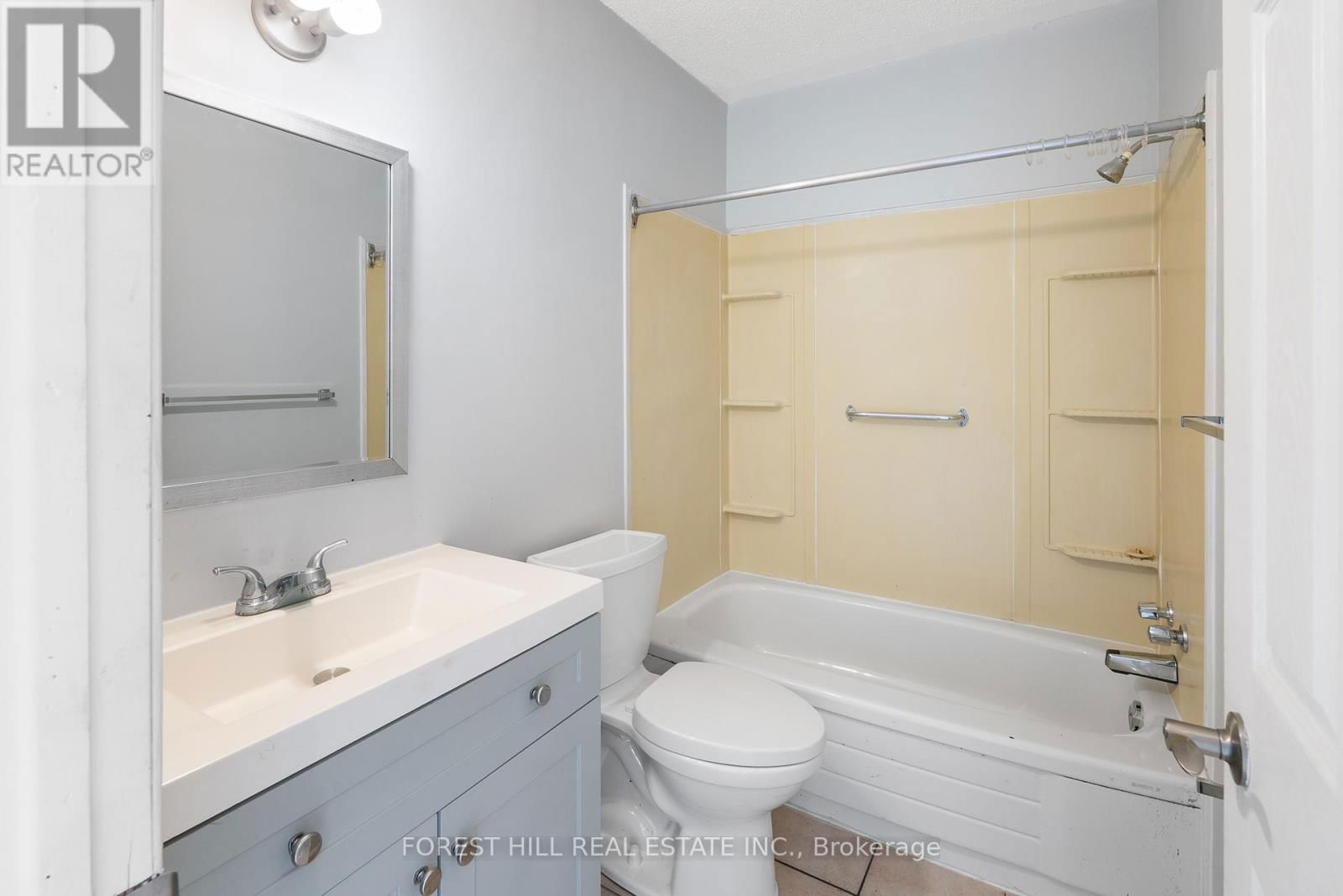 2024 DUFFERIN AVENUE Image 44