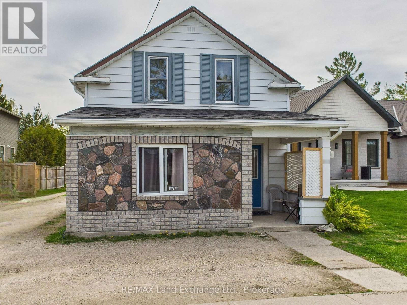 581 HURON TERRACE Image 1