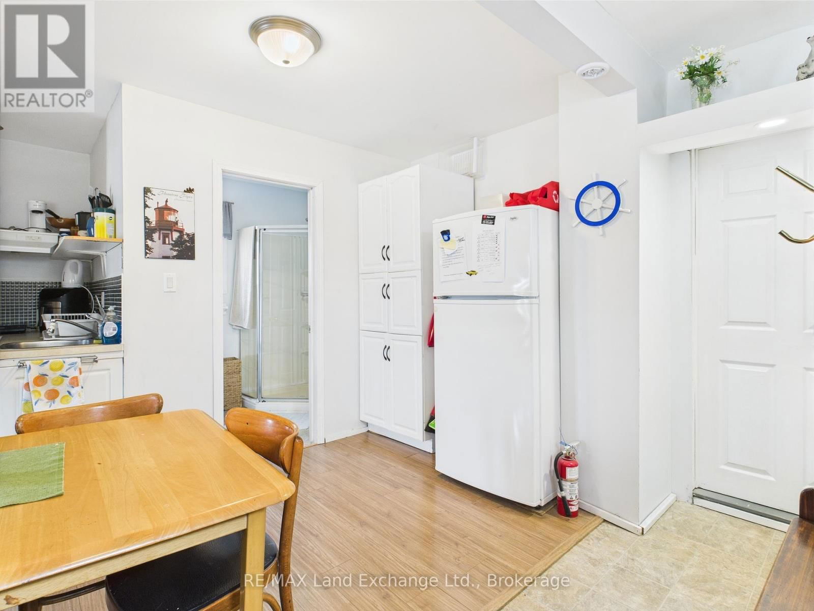 581 HURON TERRACE Image 12