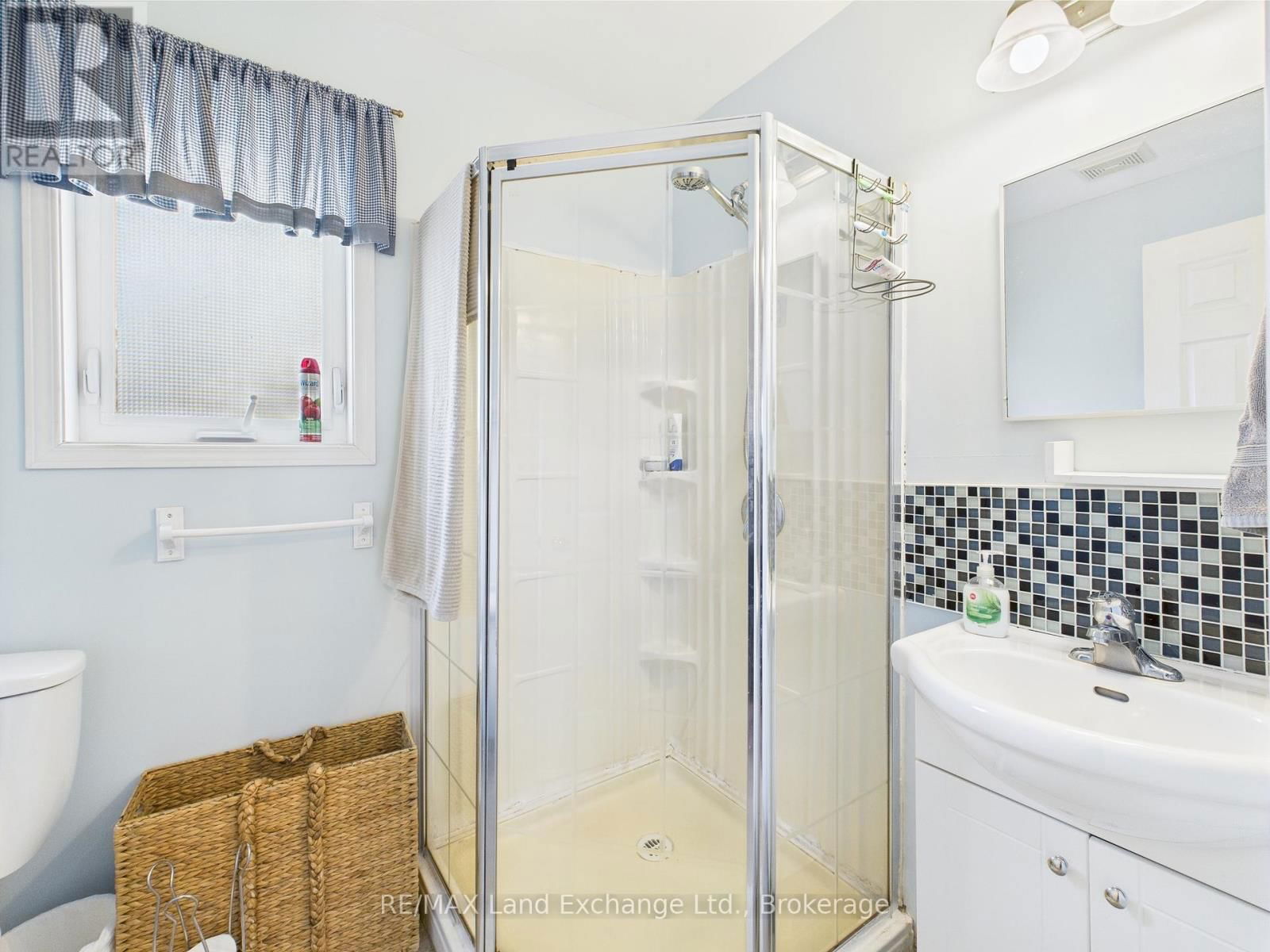 581 HURON TERRACE Image 18