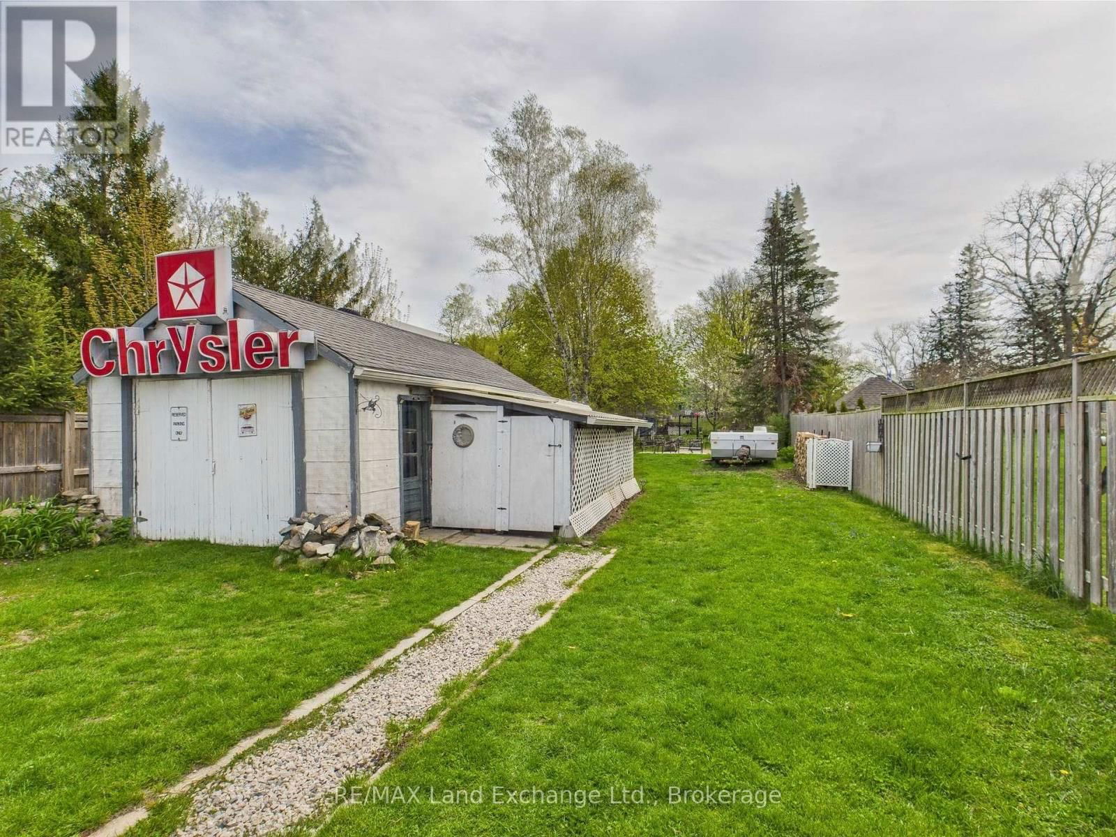 581 HURON TERRACE Image 19
