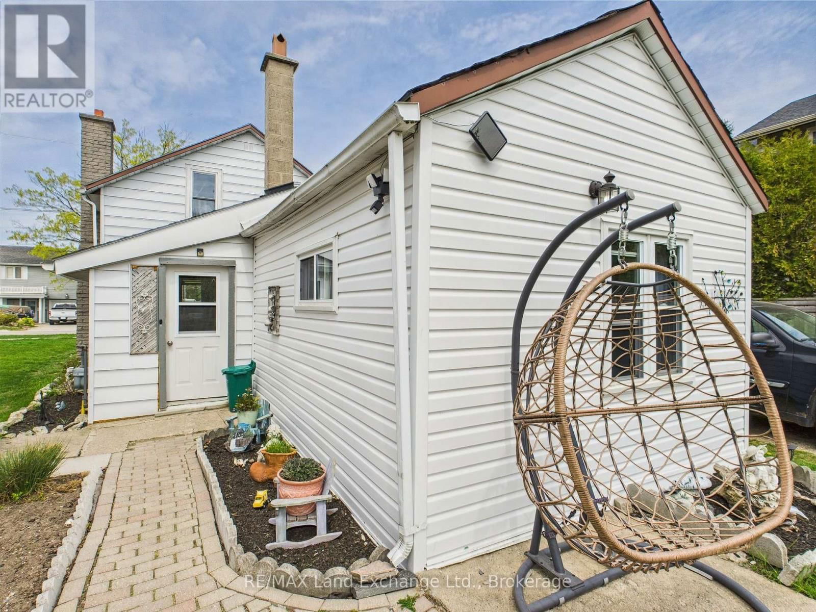 581 HURON TERRACE Image 20