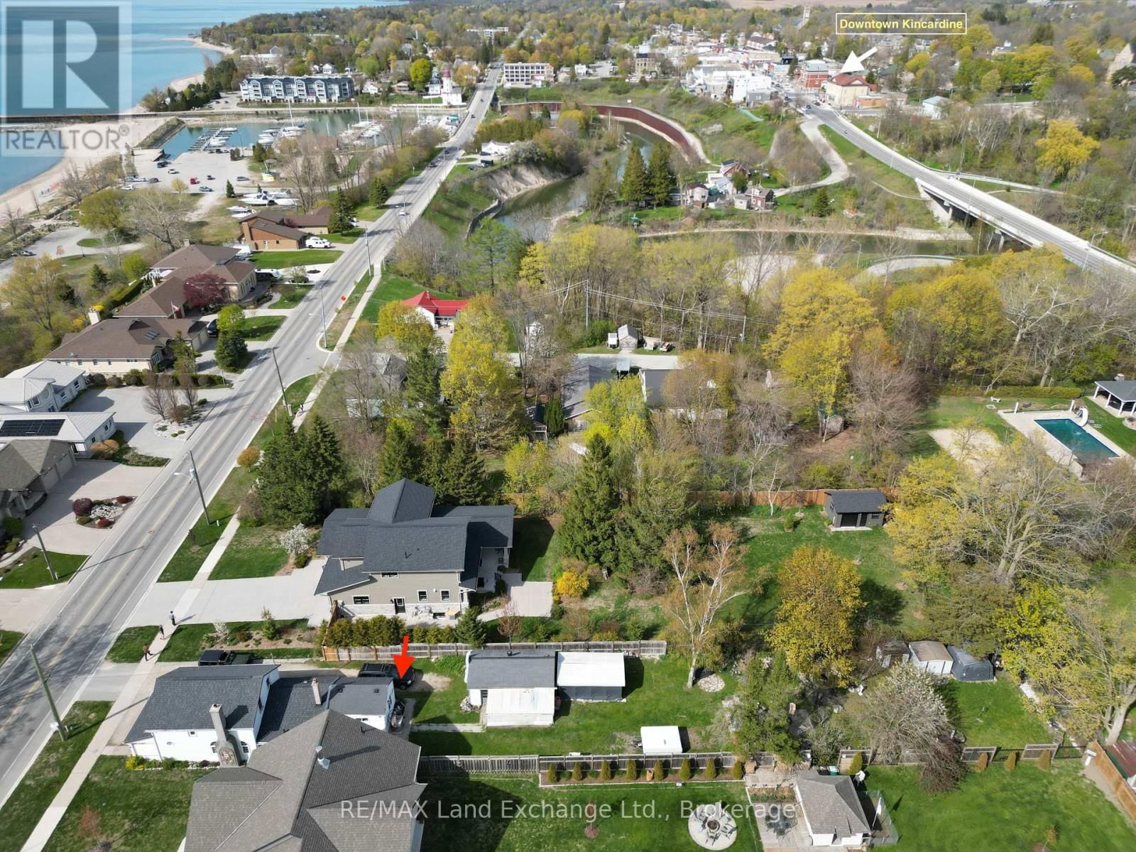 581 HURON TERRACE Image 22