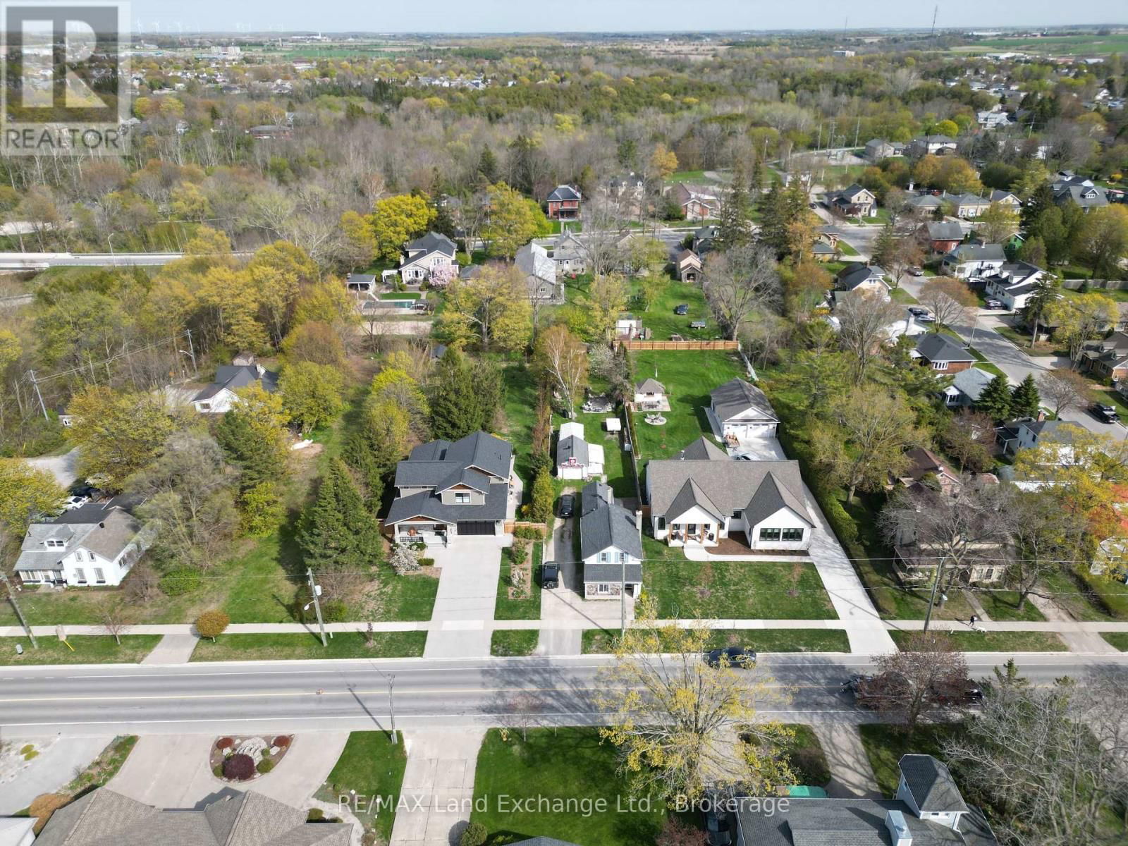 581 HURON TERRACE Image 23