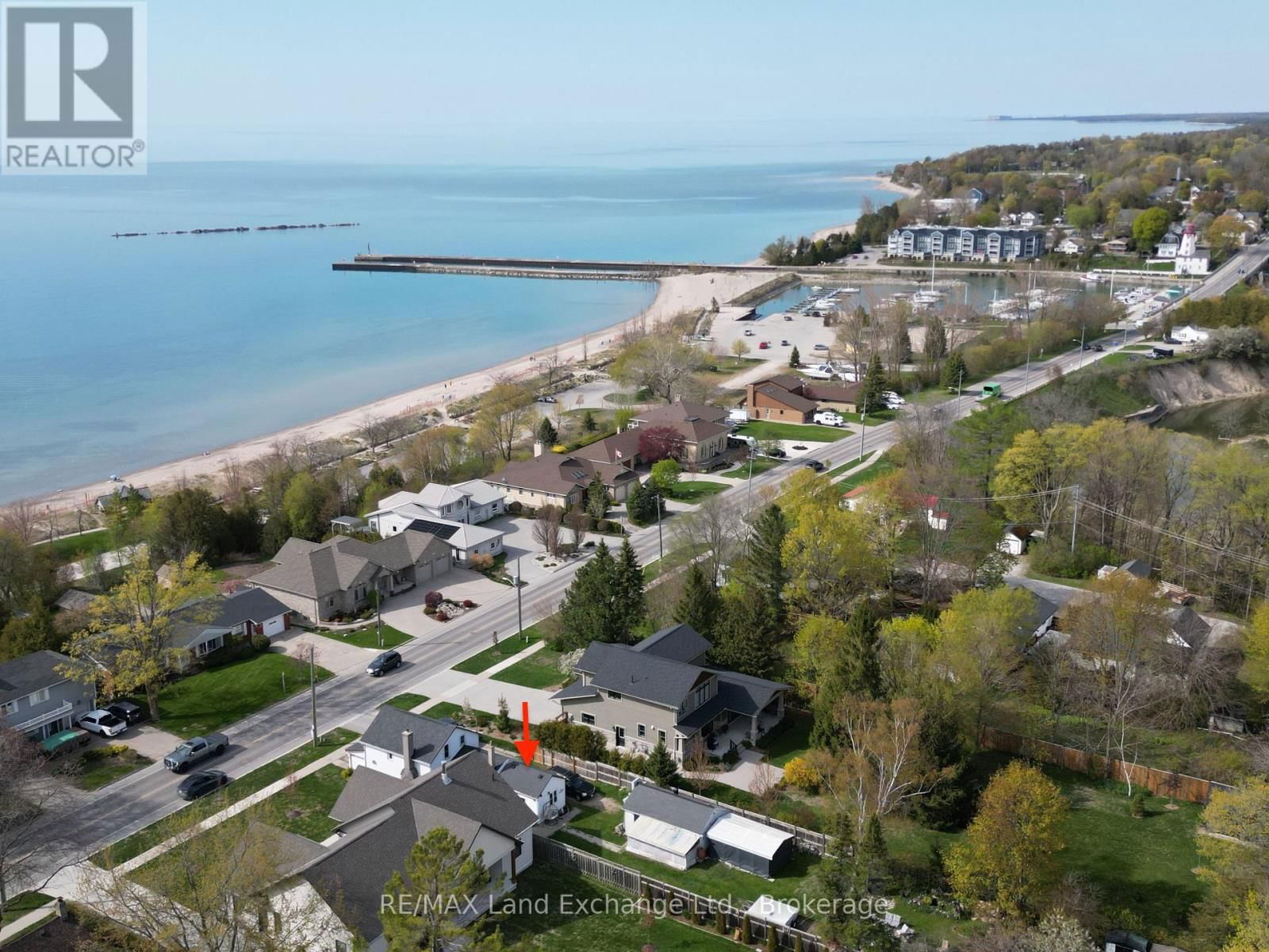 581 HURON TERRACE Image 24