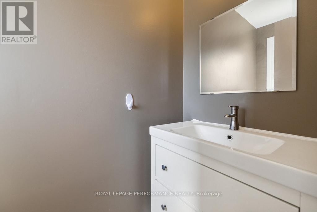 2045 DEERHURST COURT Image 34
