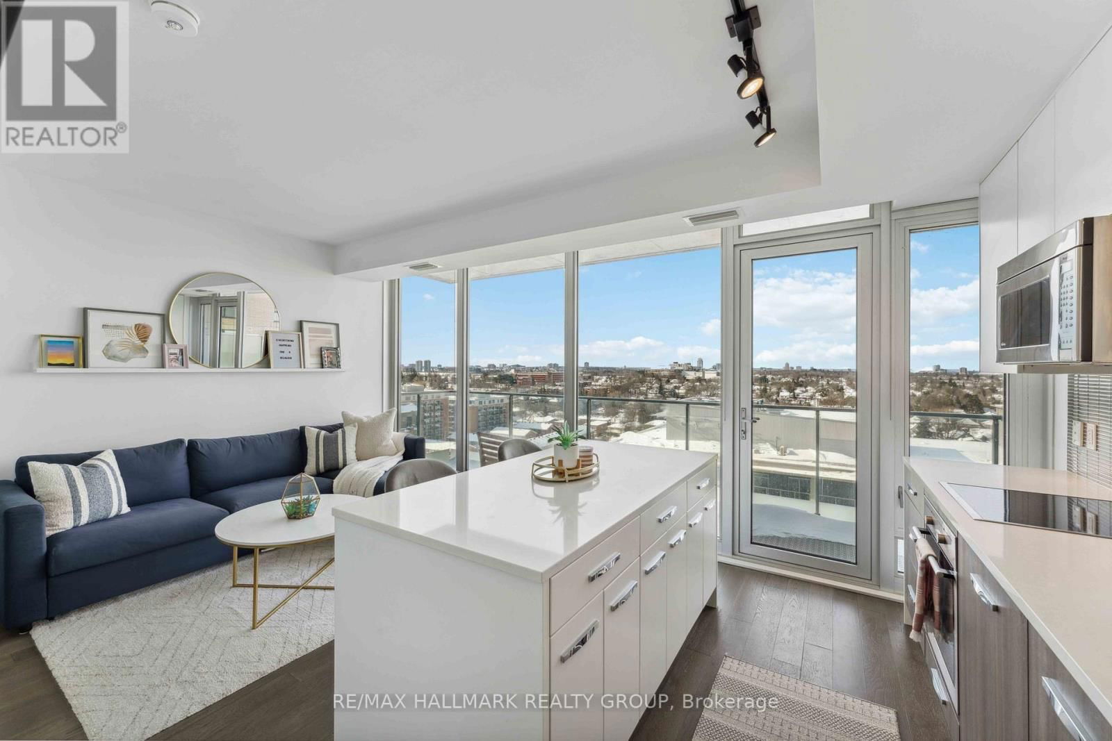 1602 - 111 CHAMPAGNE AVENUE Image 7