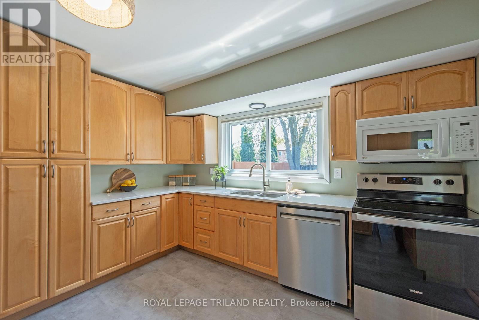 673 ALGOMA AVENUE Image 10