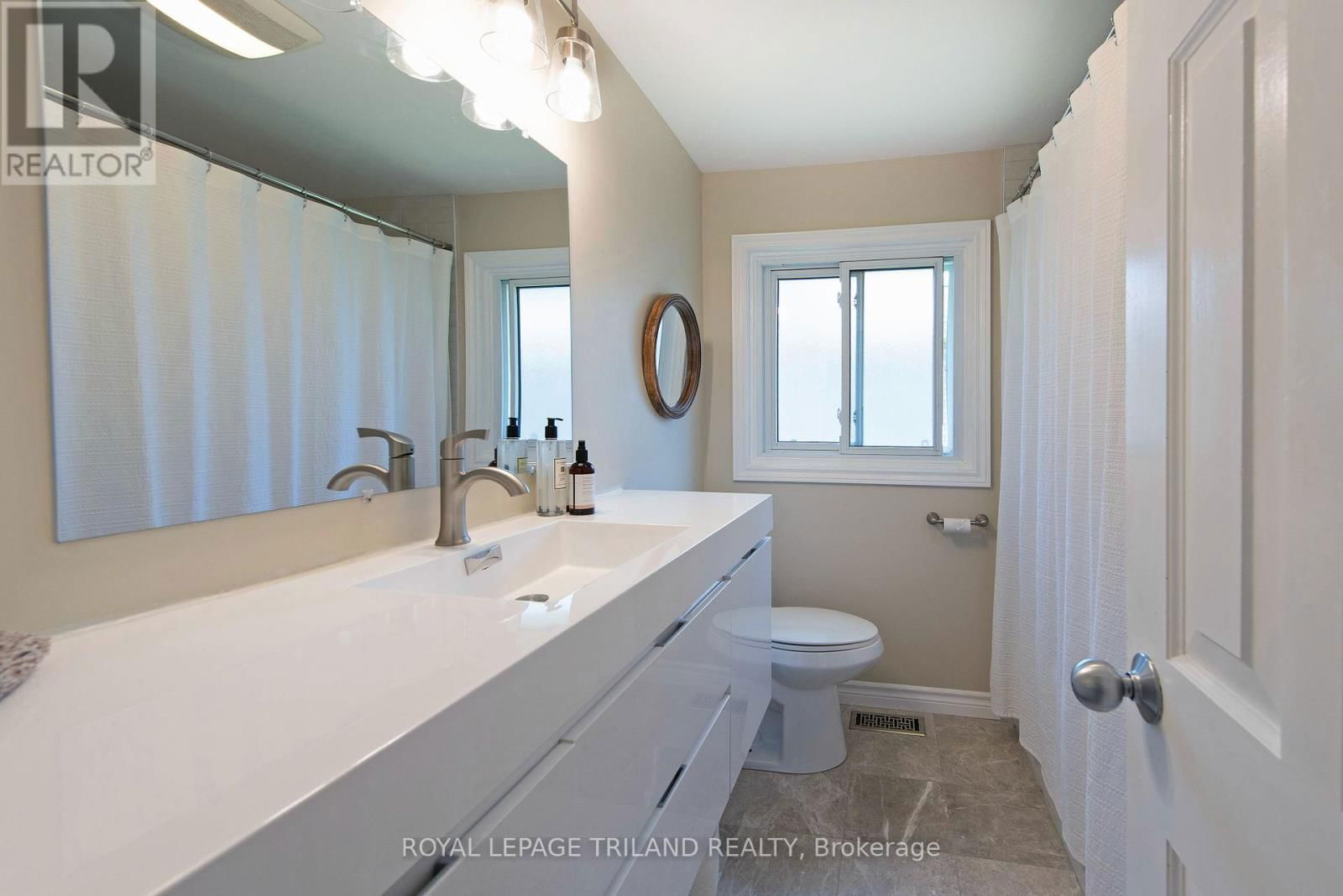 673 ALGOMA AVENUE Image 19