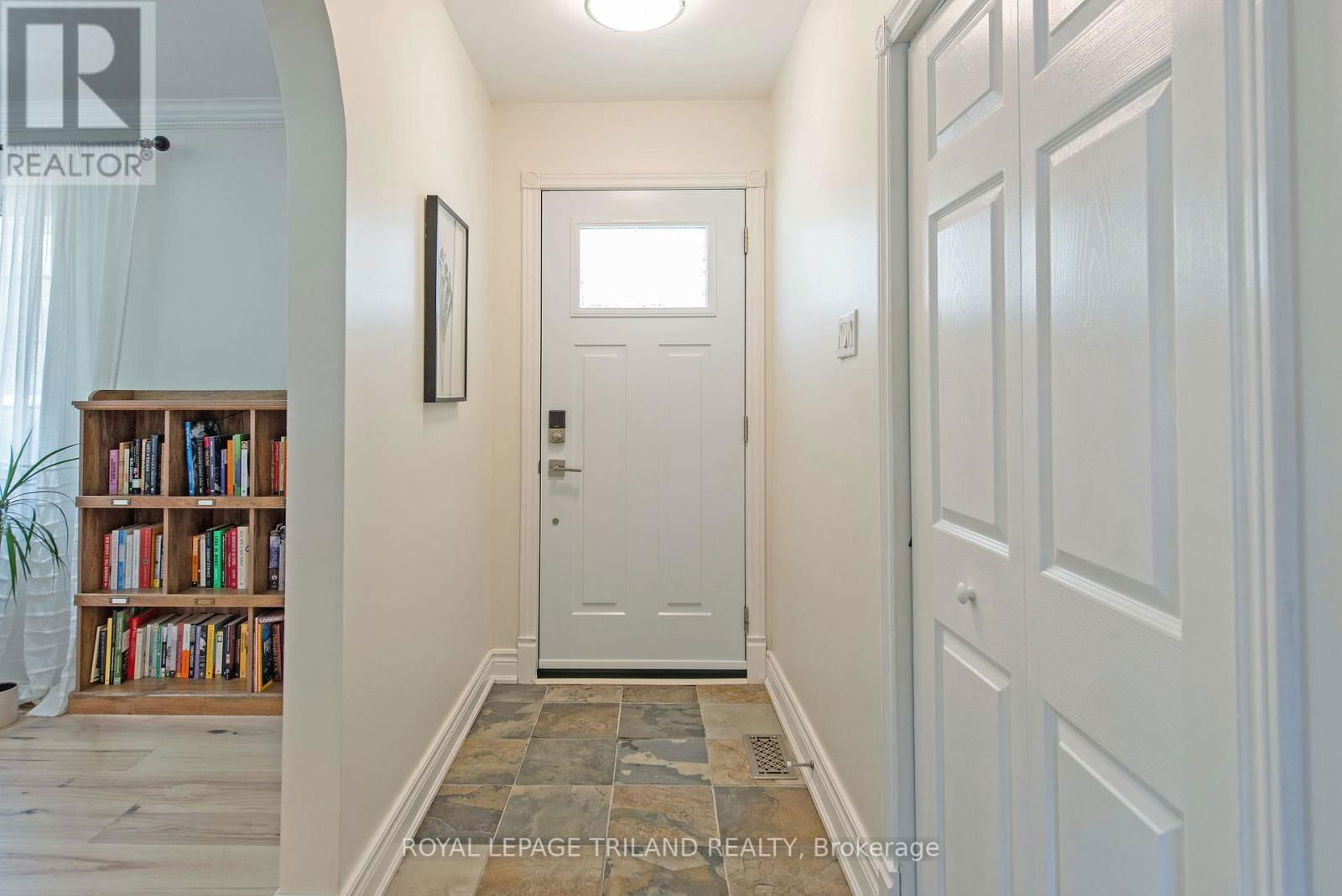 673 ALGOMA AVENUE Image 2