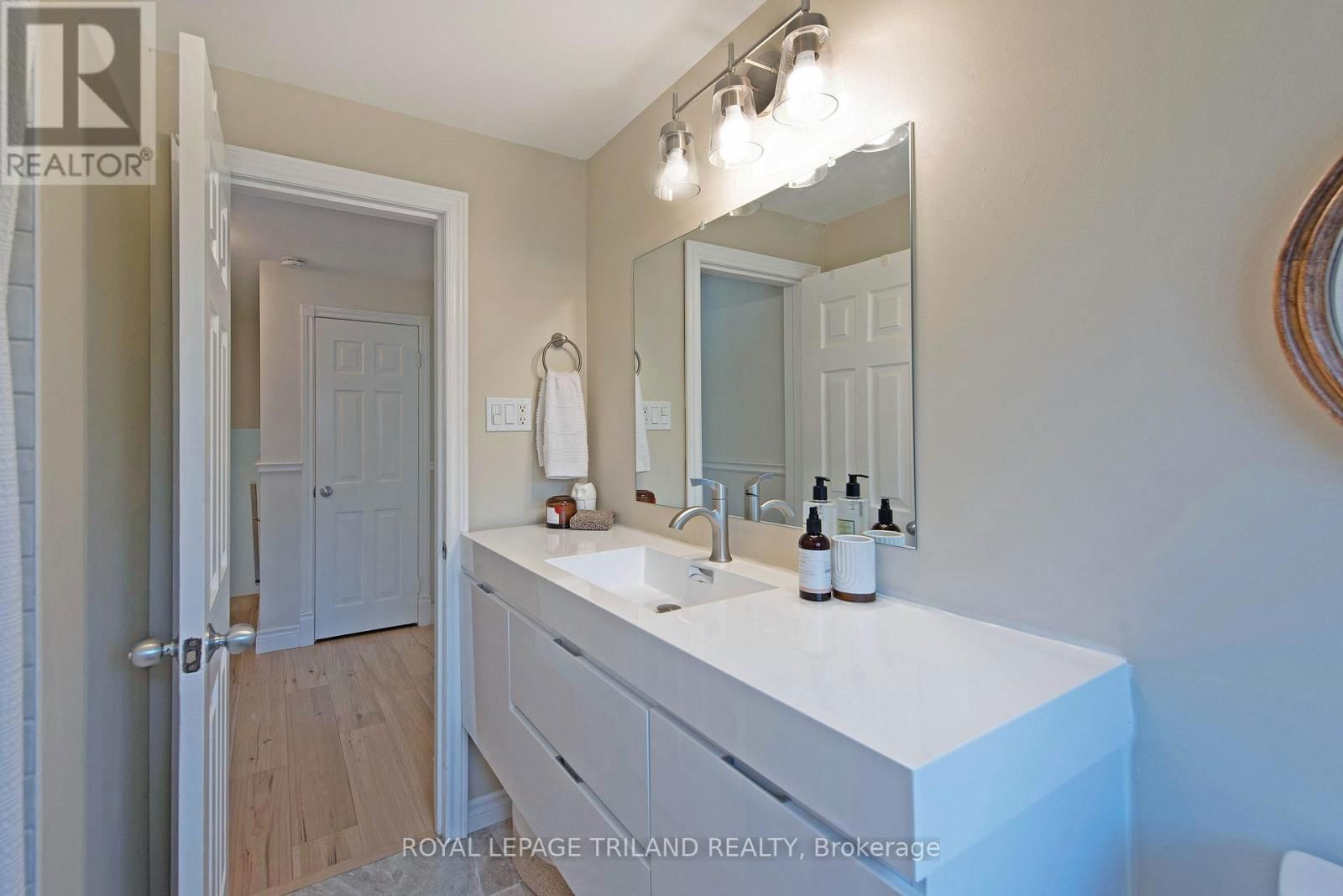 673 ALGOMA AVENUE Image 20
