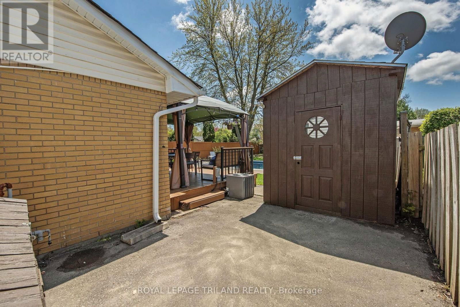 673 ALGOMA AVENUE Image 30