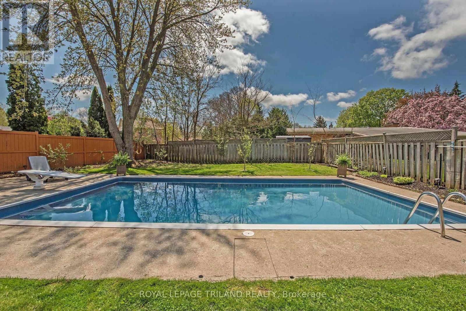 673 ALGOMA AVENUE Image 31