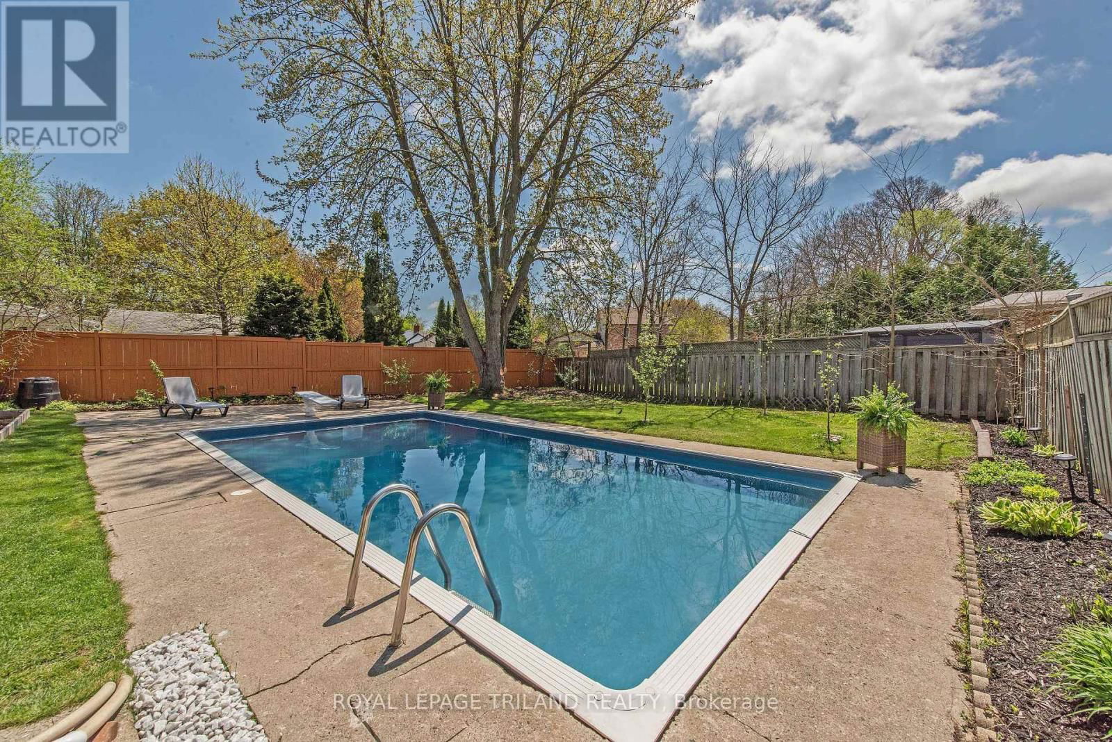 673 ALGOMA AVENUE Image 32